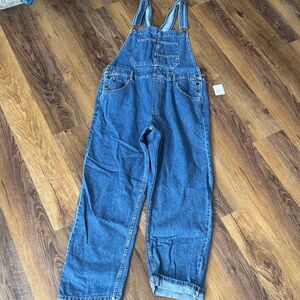 Free People Tag with Elegant Design